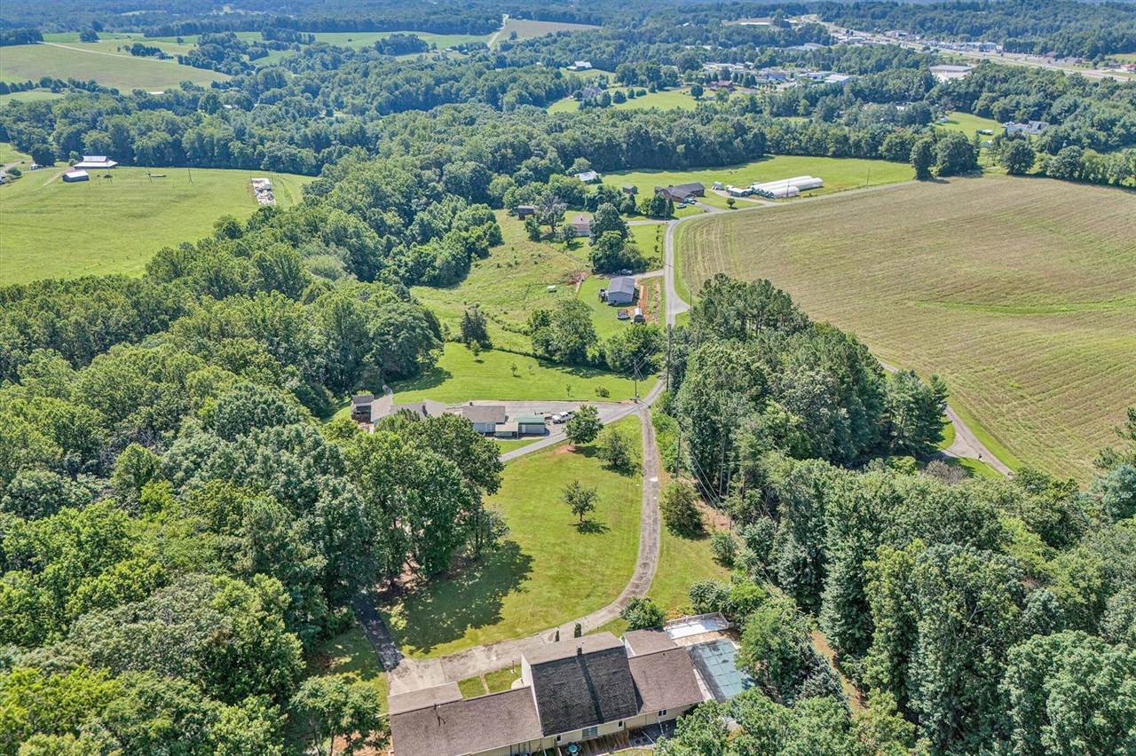 581 Windfield Ln, Wirtz, VA 24184