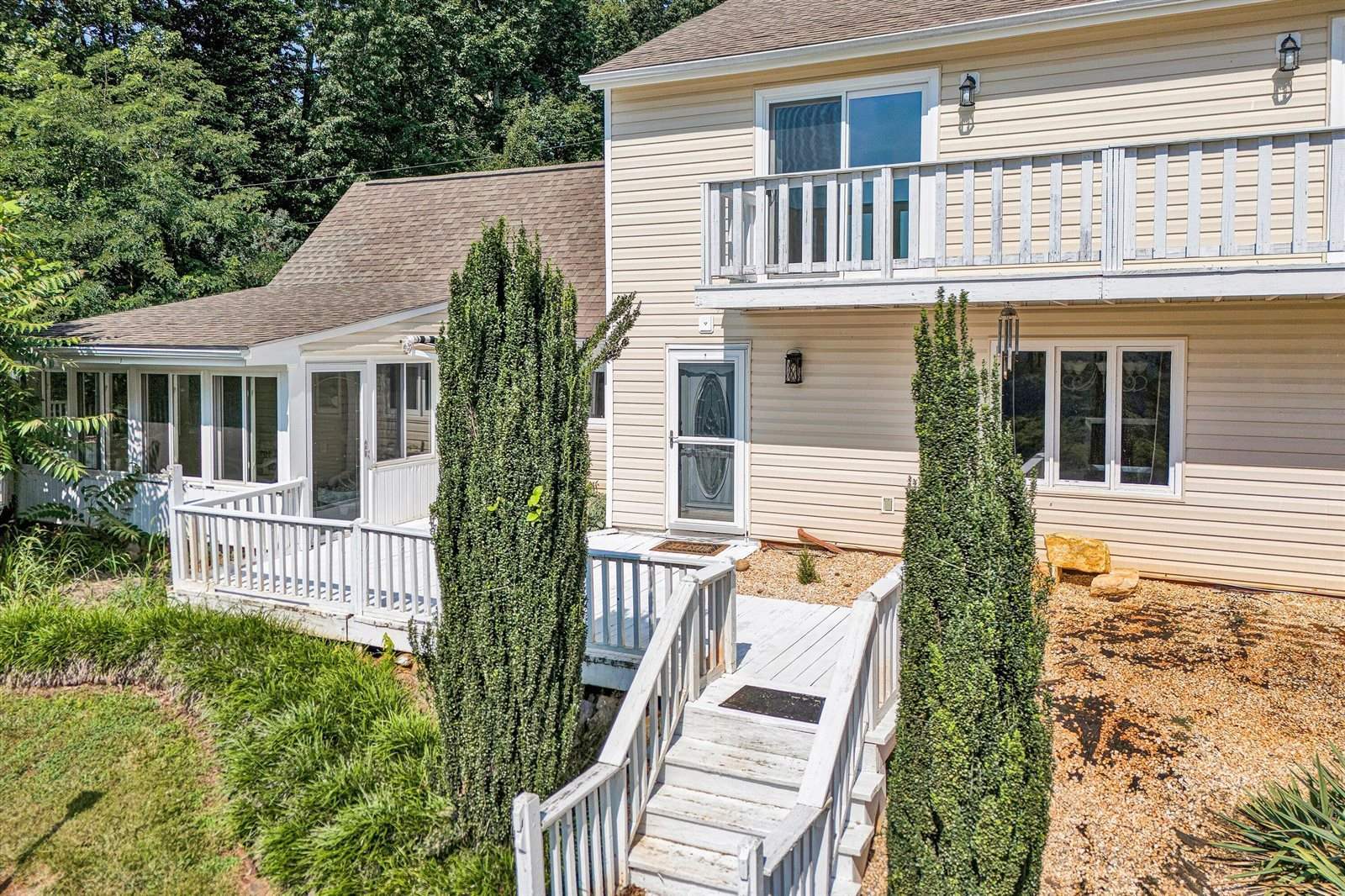 581 Windfield Ln, Wirtz, VA 24184