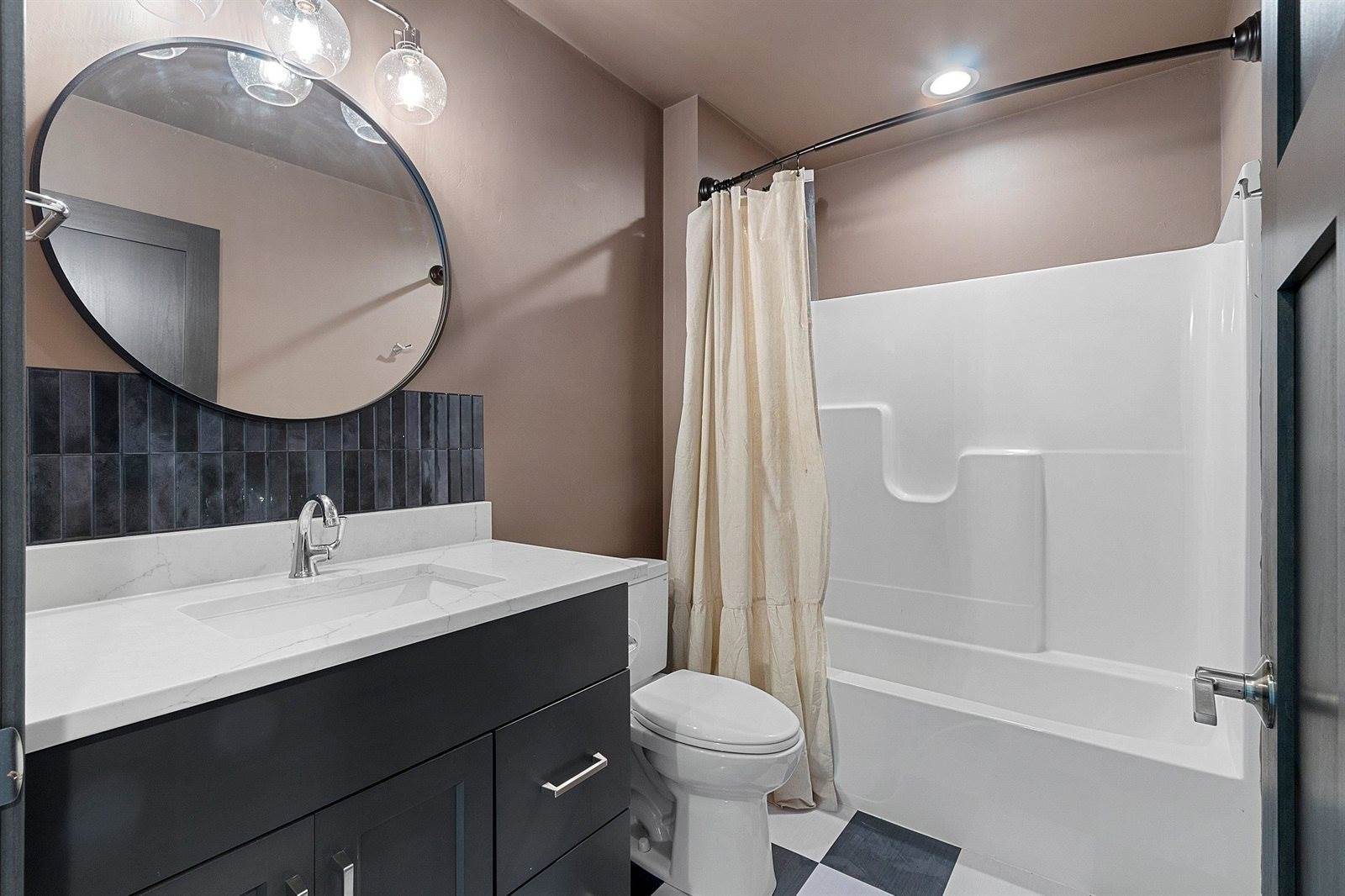 450 Aldon Circle, Green Bay, WI 54304