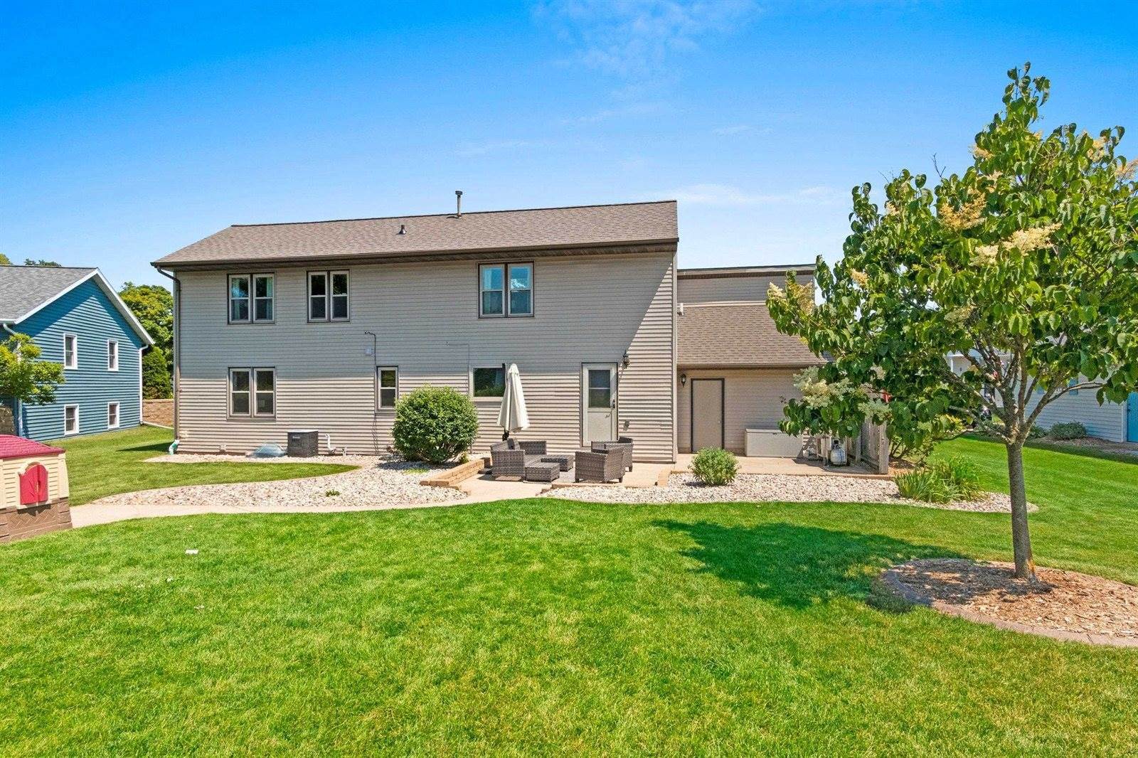 2161 Spring Creek Circle, Green Bay, WI 54311