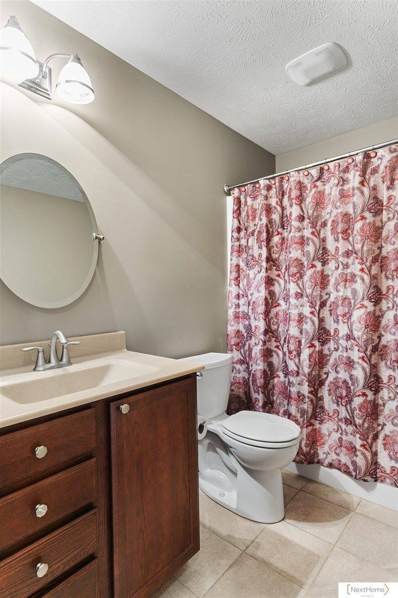 15121 Folkestone Street, Waverly, NE 68462