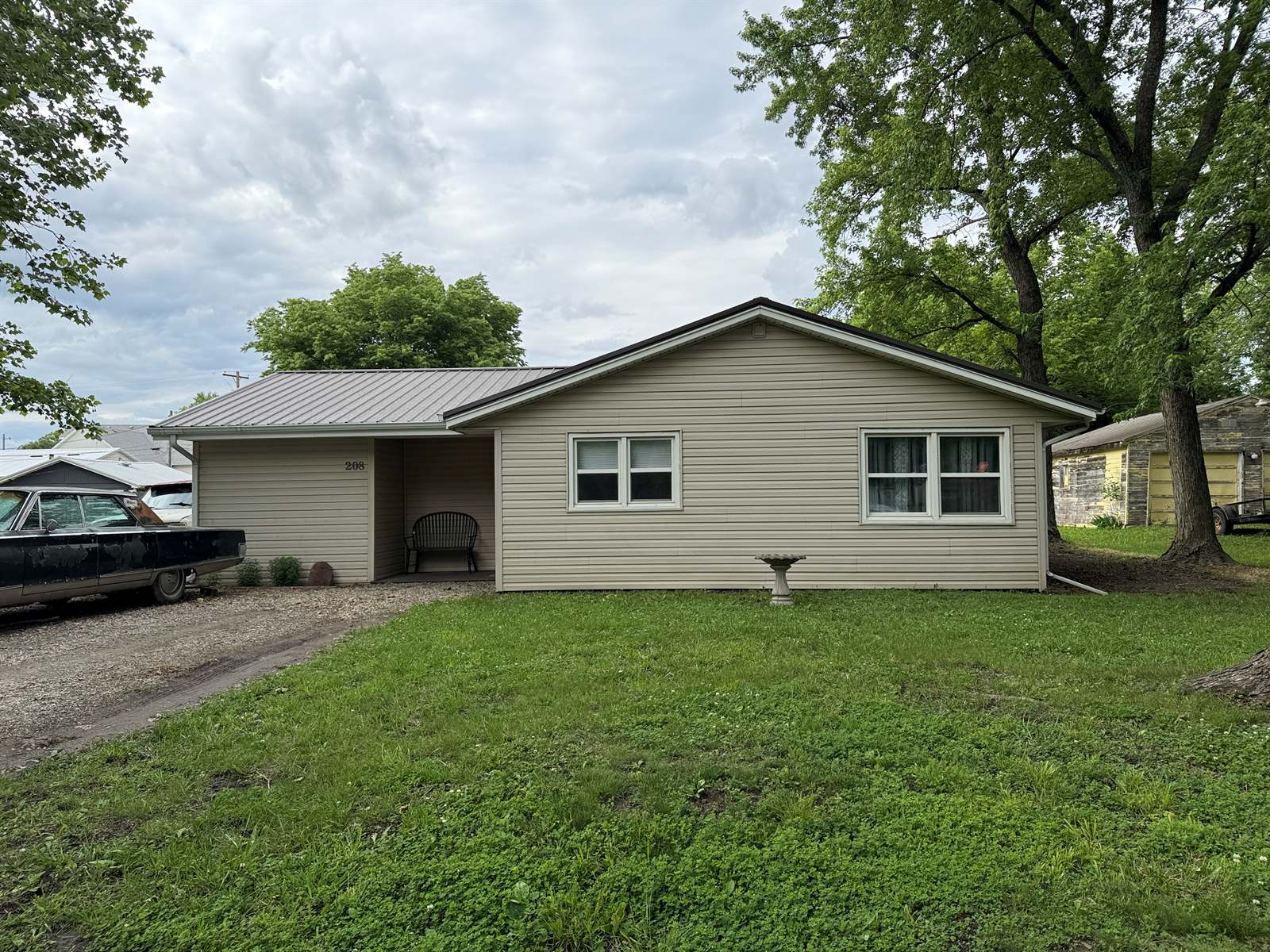 208 East Huffman St, Meriden, KS 66512