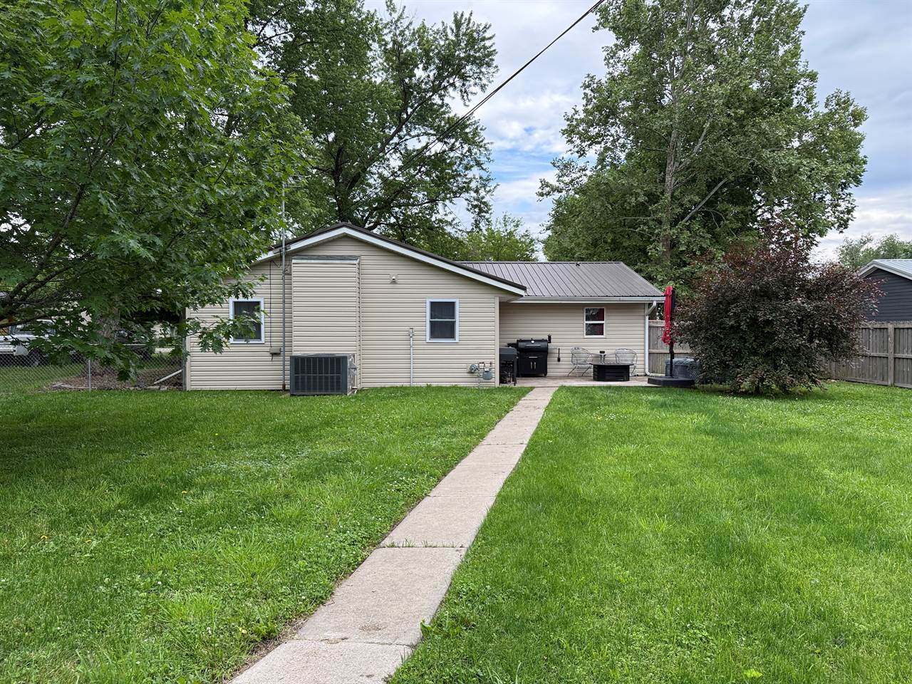 208 East Huffman St, Meriden, KS 66512