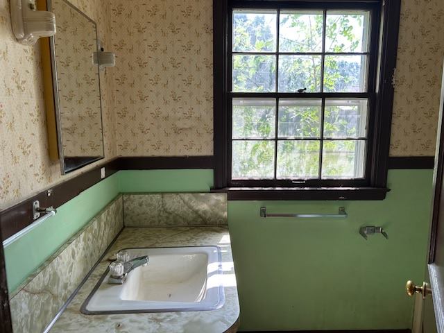 3022 SE Colorado AVE, Topeka, KS 66605