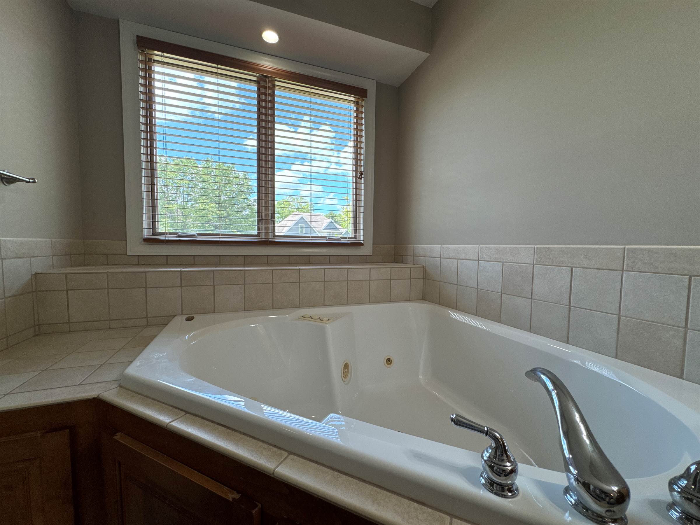 7518 SW Ambassador Pl, Topeka, KS 66610