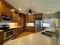 7518 SW Ambassador Pl, Topeka, KS 66610