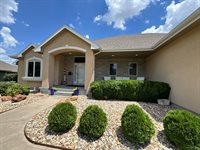 7518 SW Ambassador Pl, Topeka, KS 66610