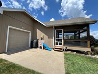 7518 SW Ambassador Pl, Topeka, KS 66610