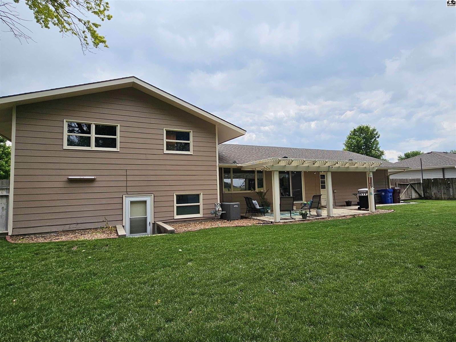 217 West Normal Dr, Lindsborg, KS 67456