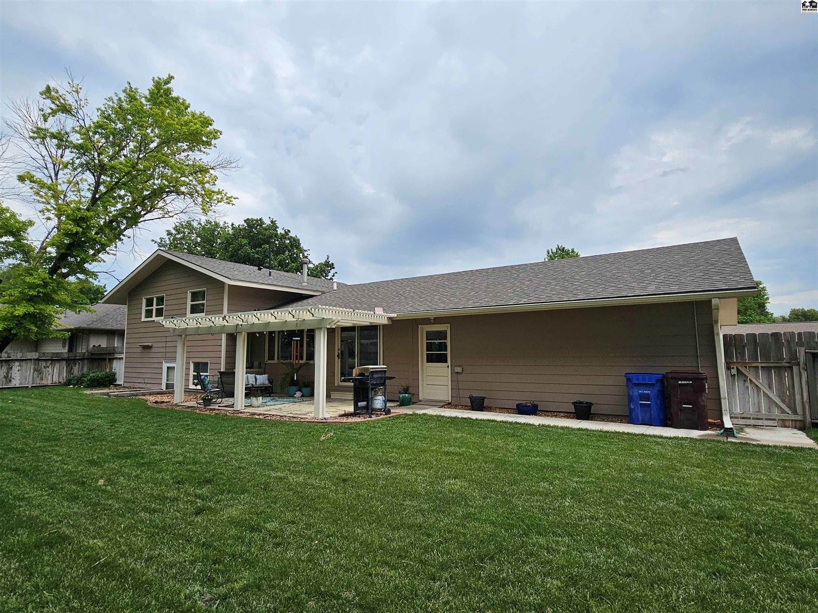 217 West Normal Dr, Lindsborg, KS 67456