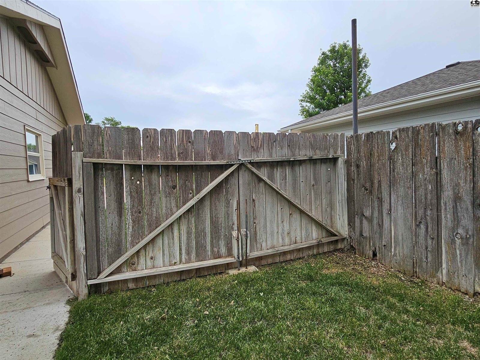 217 West Normal Dr, Lindsborg, KS 67456