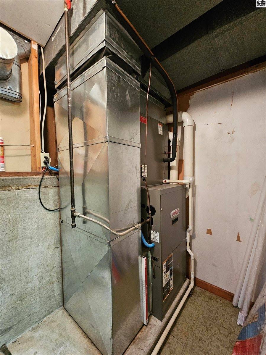 217 West Normal Dr, Lindsborg, KS 67456