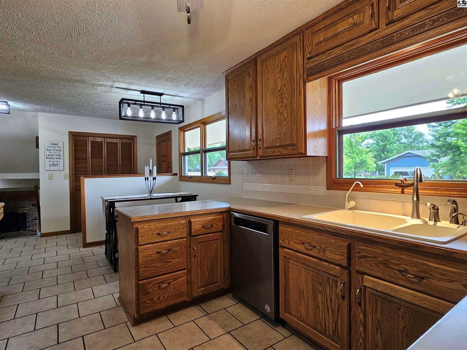 217 West Normal Dr, Lindsborg, KS 67456