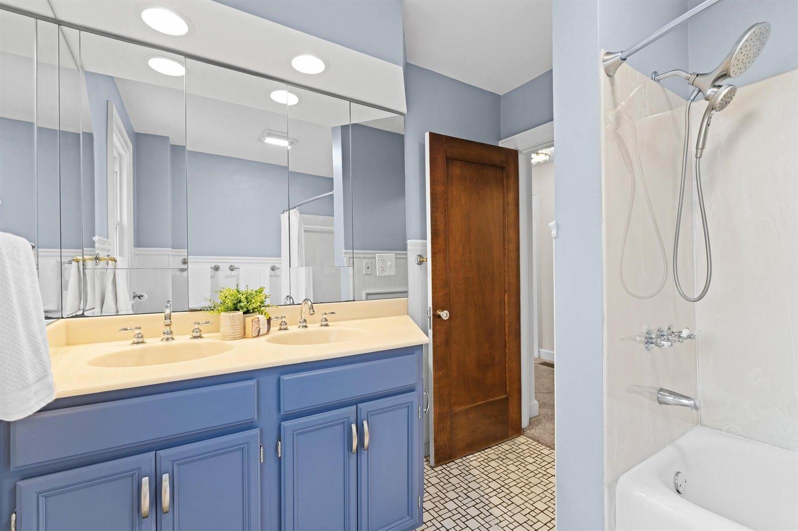 99 East North Broadway Street, Columbus, OH 43214