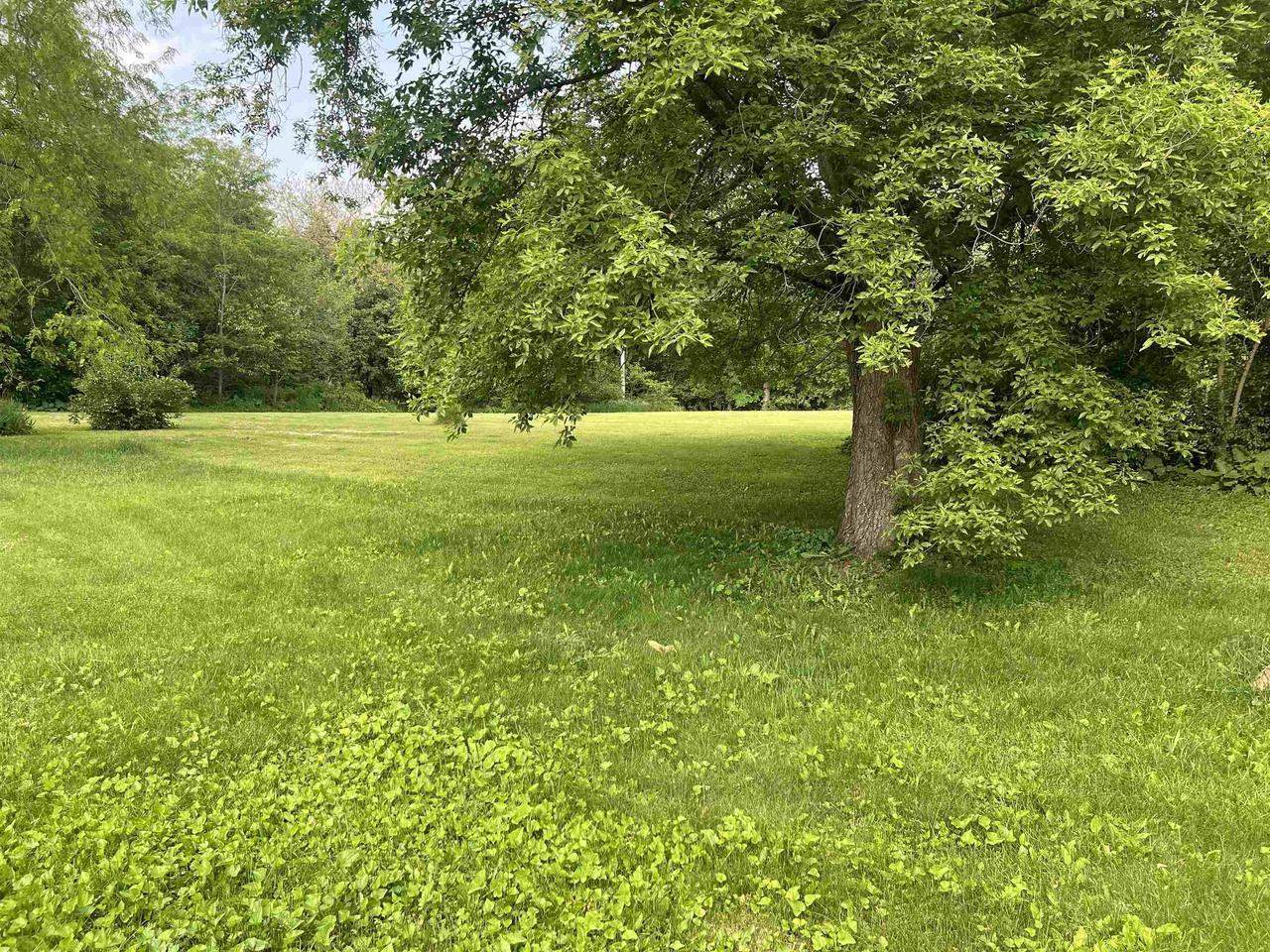 N2639 County Road Z #B19, Dousman, WI 53118