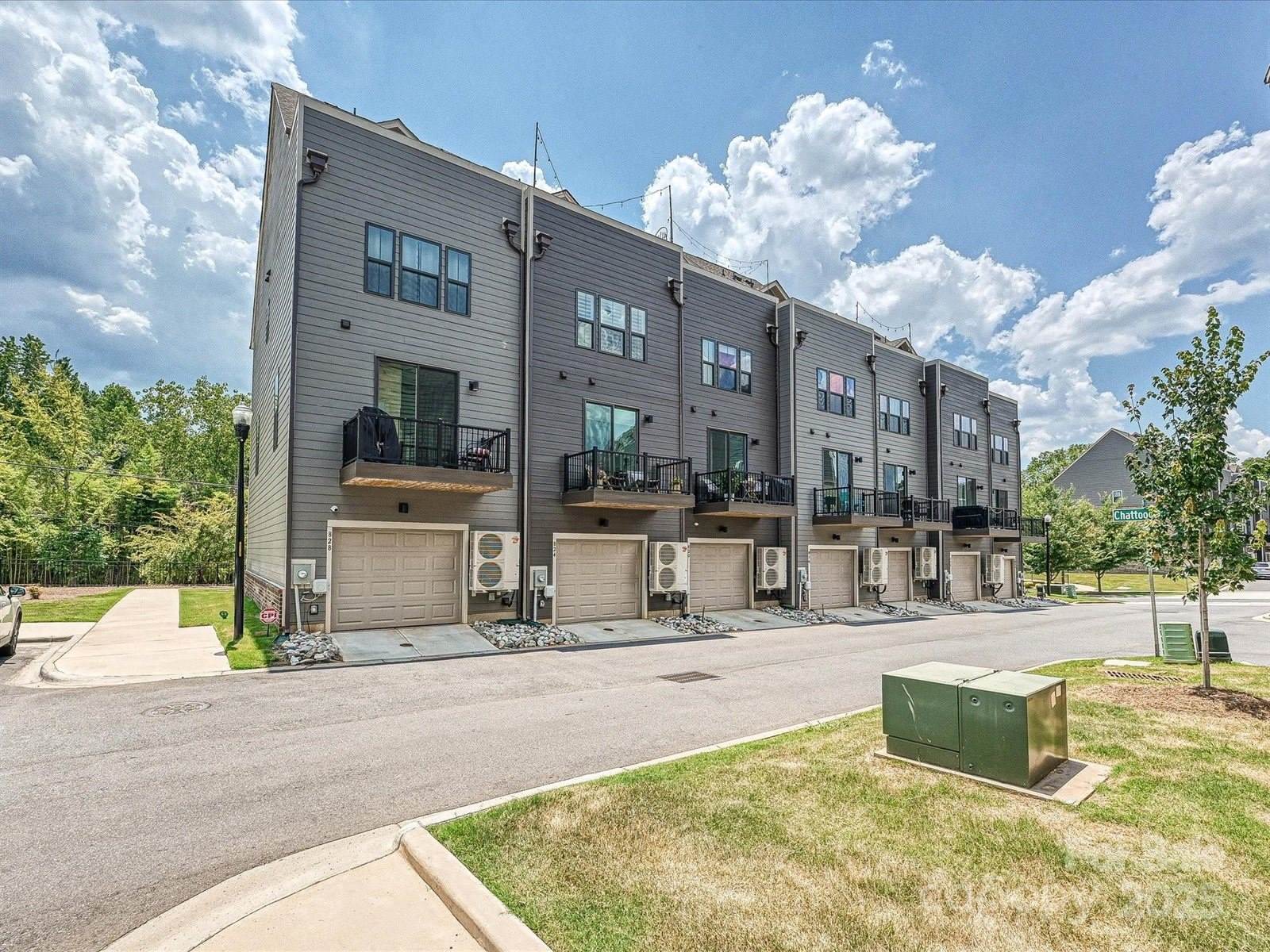 824 Broad River Lane, Charlotte, NC 28211