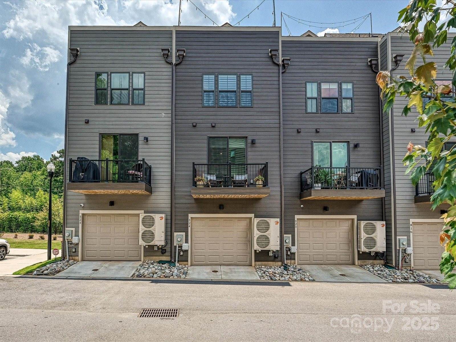 824 Broad River Lane, Charlotte, NC 28211