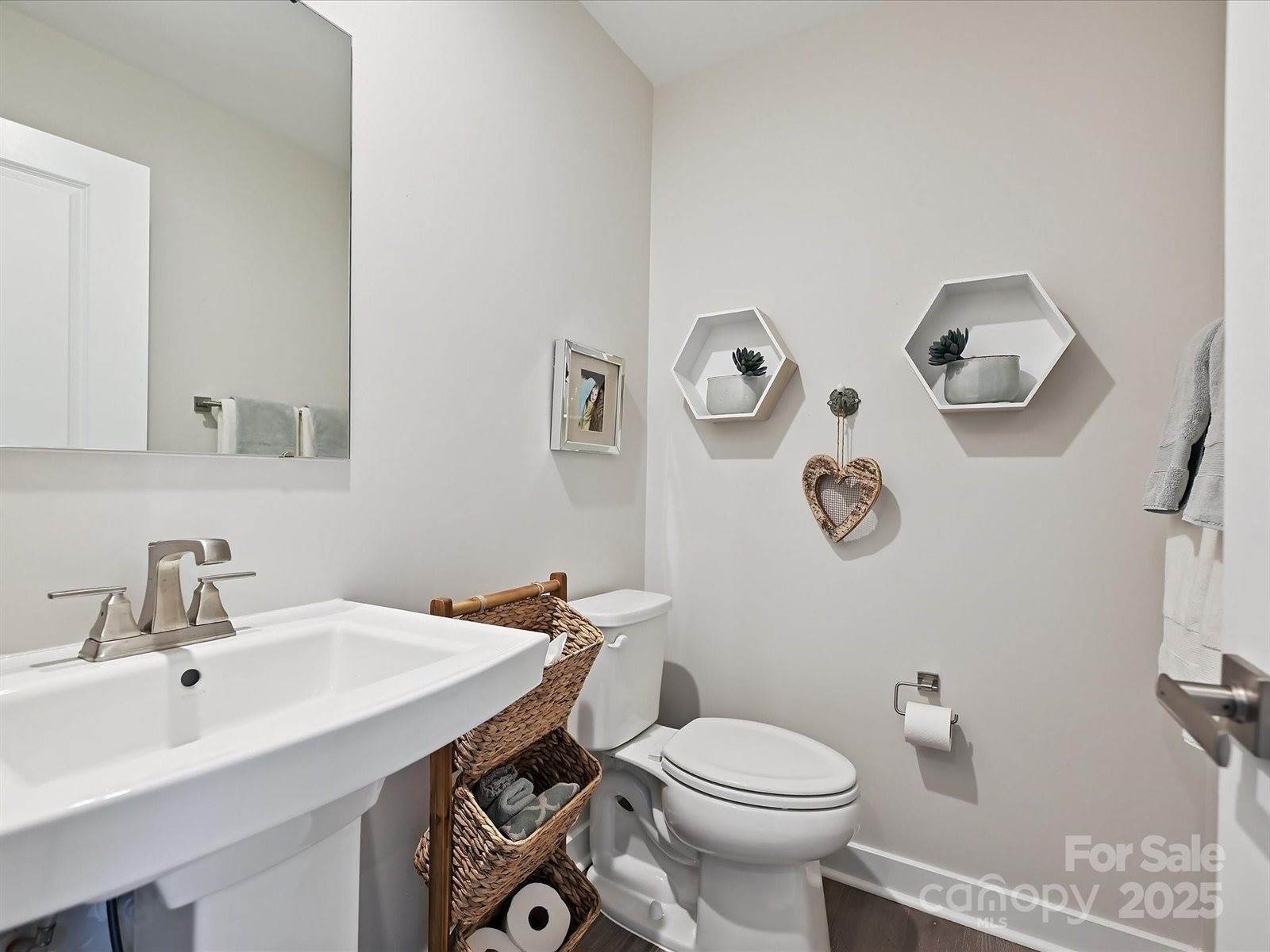 824 Broad River Lane, Charlotte, NC 28211