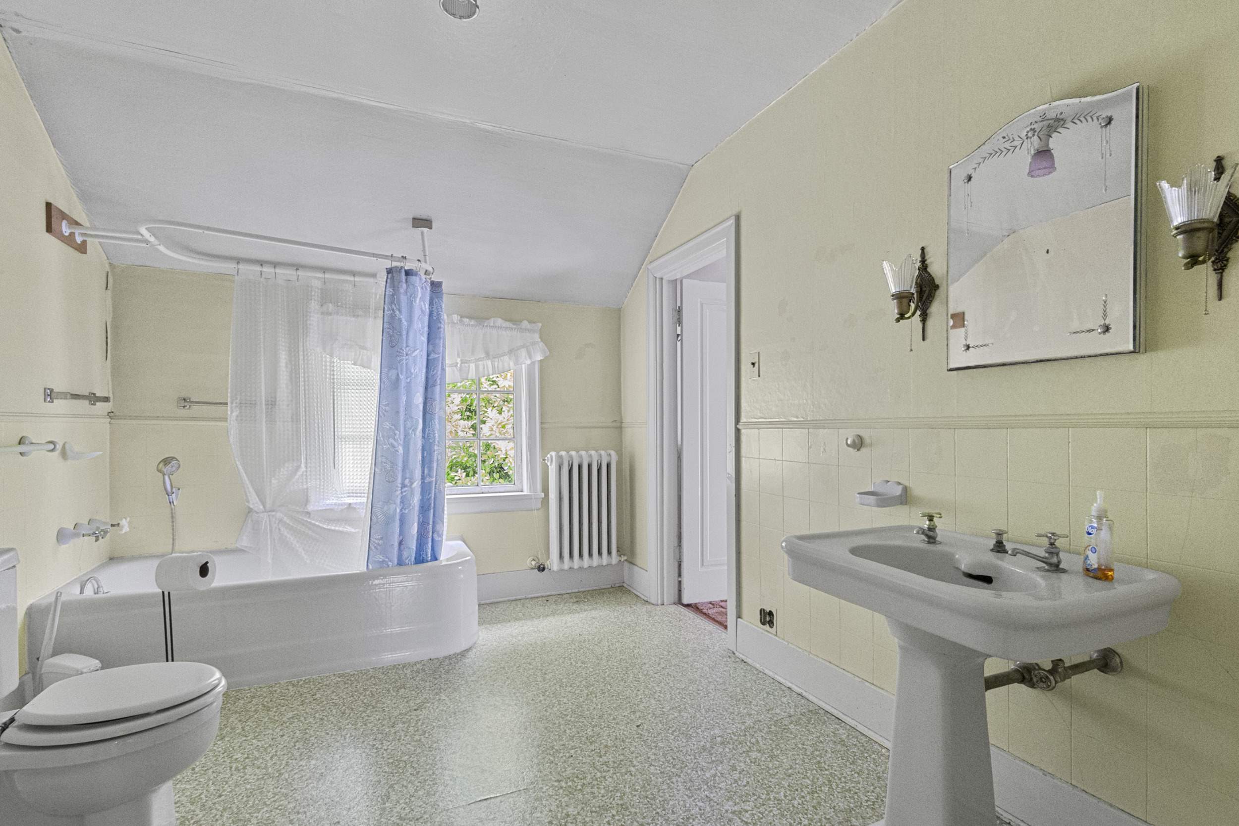 46372 East Main Street, Concrete, WA 98237