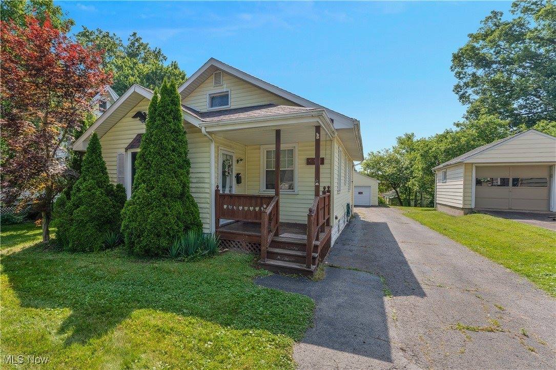 556 Poland Avenue, Struthers, OH 44471