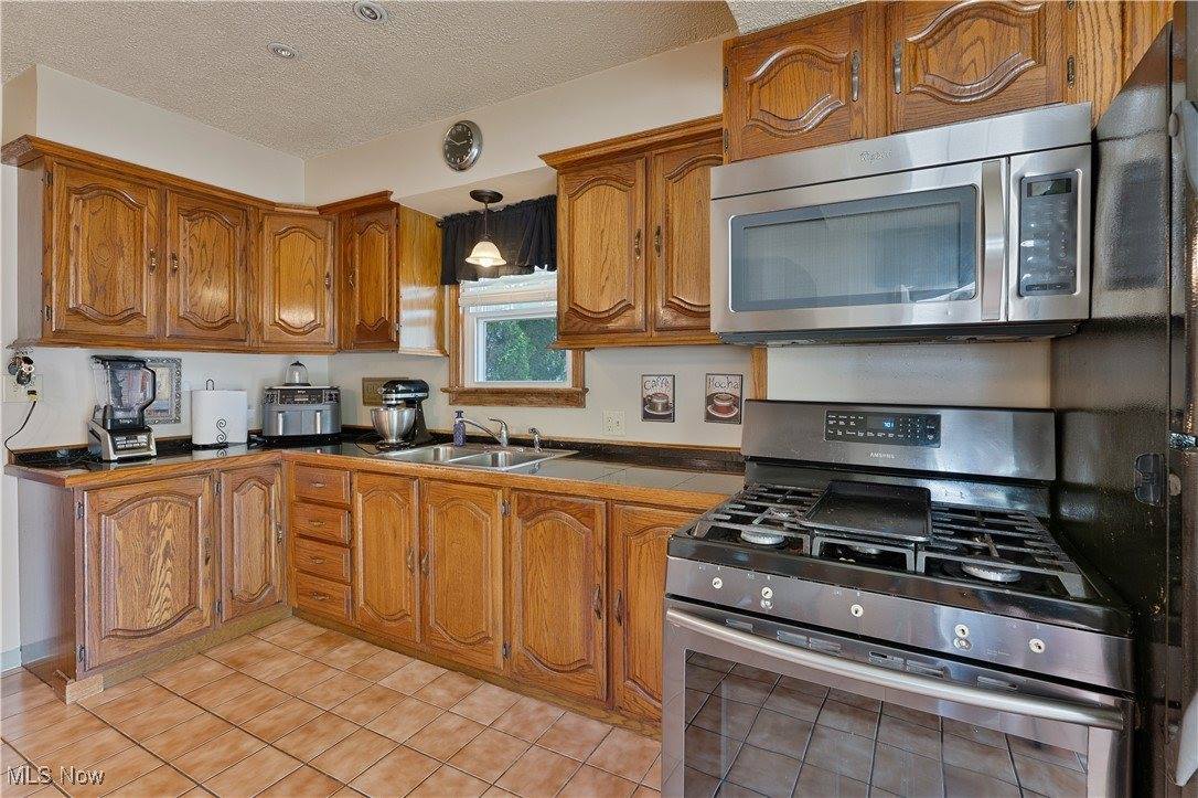 556 Poland Avenue, Struthers, OH 44471