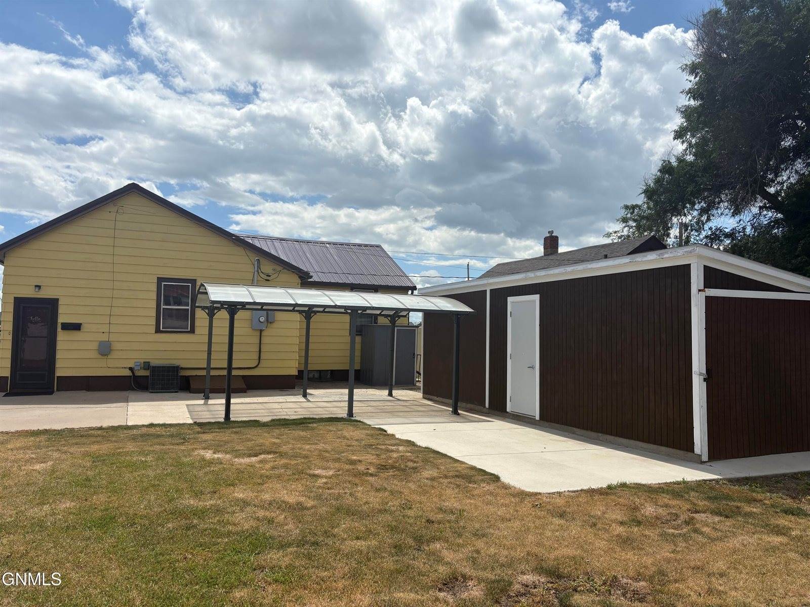 402 8th Street Street West, Williston, ND 58801