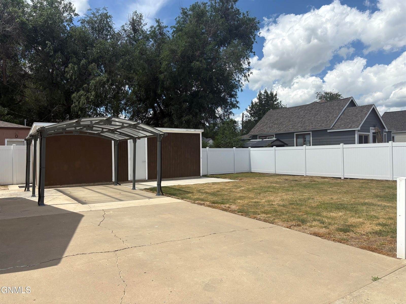 402 8th Street Street West, Williston, ND 58801