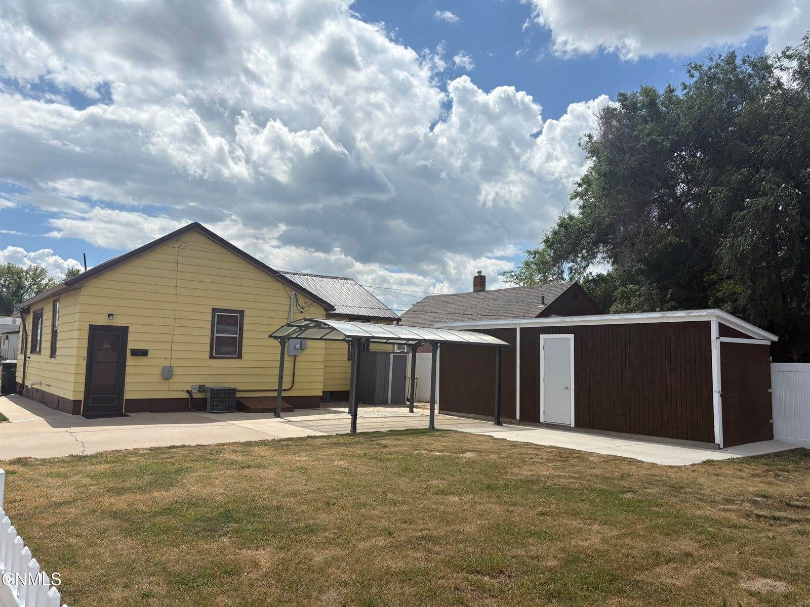 402 8th Street Street West, Williston, ND 58801