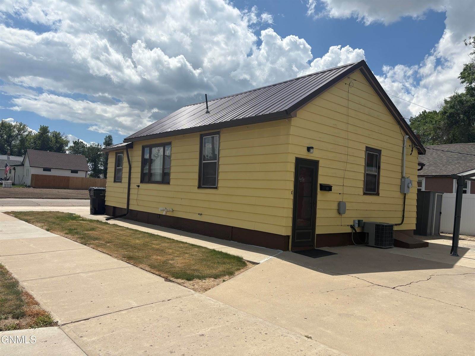 402 8th Street Street West, Williston, ND 58801