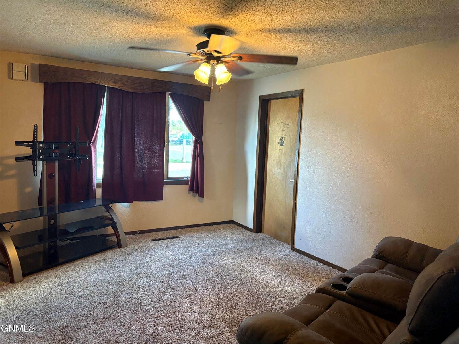 402 8th Street Street West, Williston, ND 58801