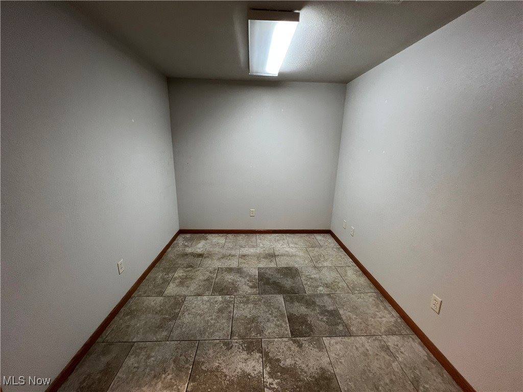 8433 South Avenue, Poland, OH 44514