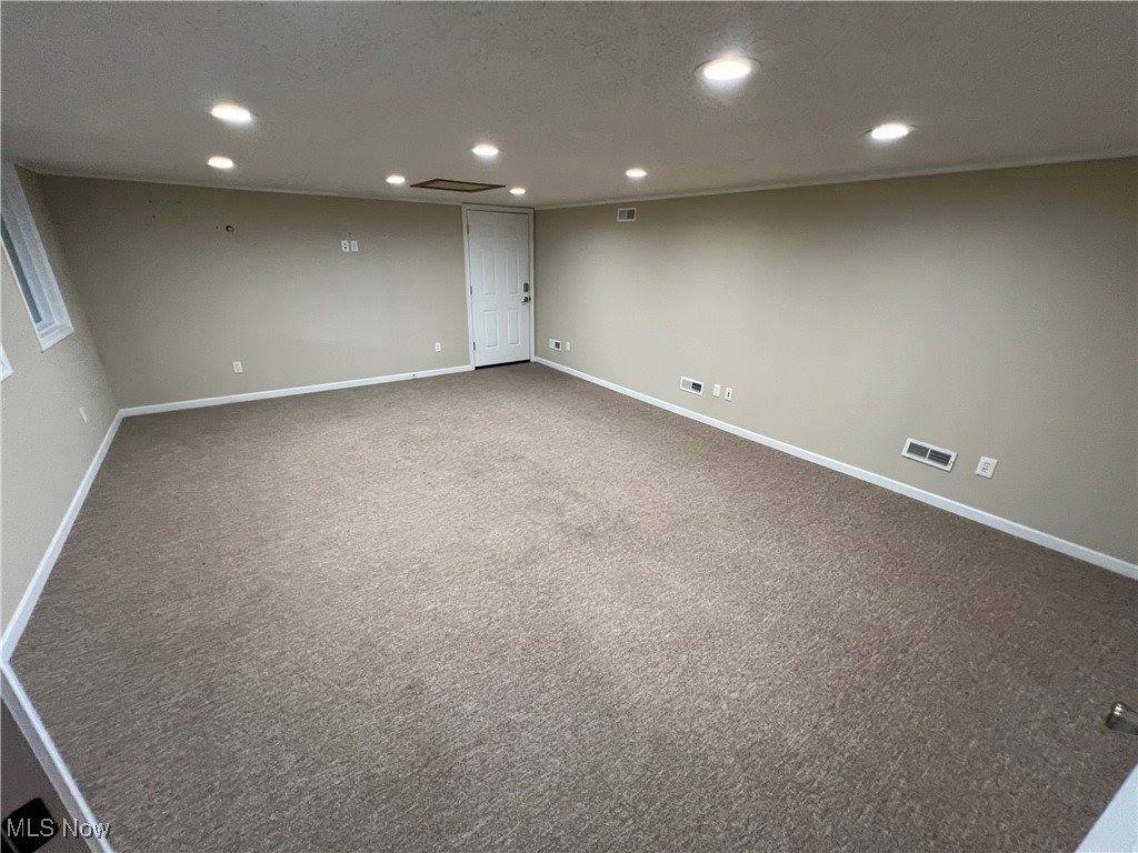 8433 South Avenue, Poland, OH 44514