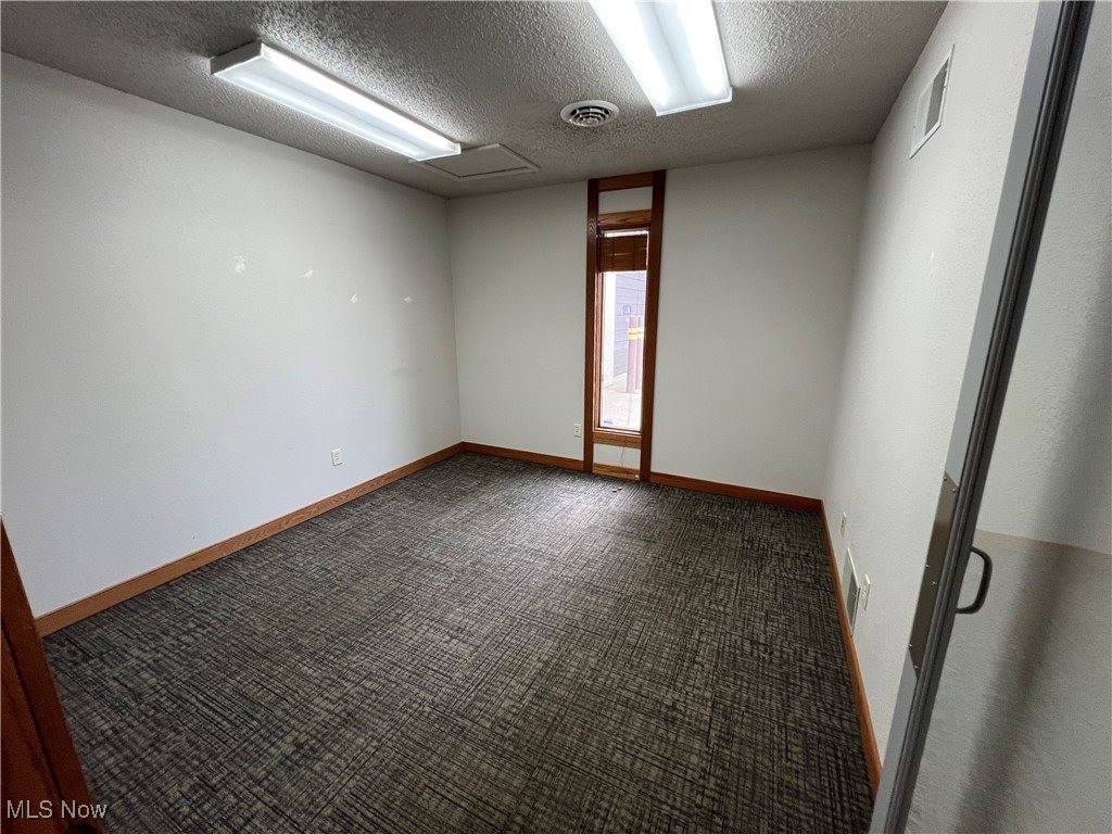 8433 South Avenue, Poland, OH 44514