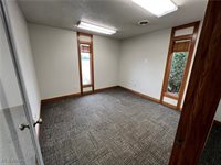 8433 South Avenue, Poland, OH 44514