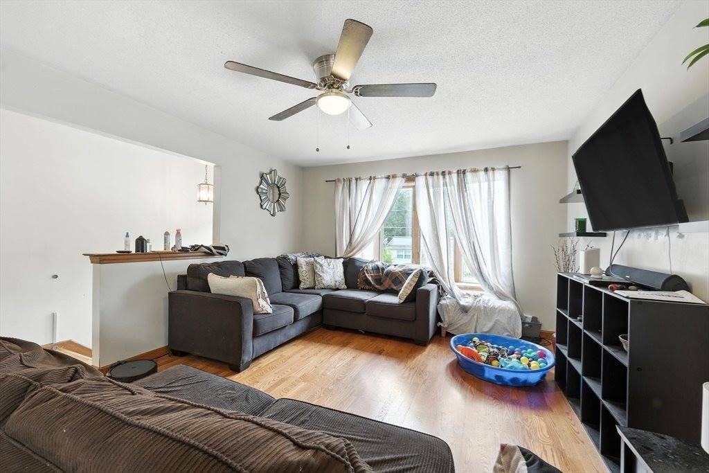 361 Parkerview St, Springfield, MA 01129