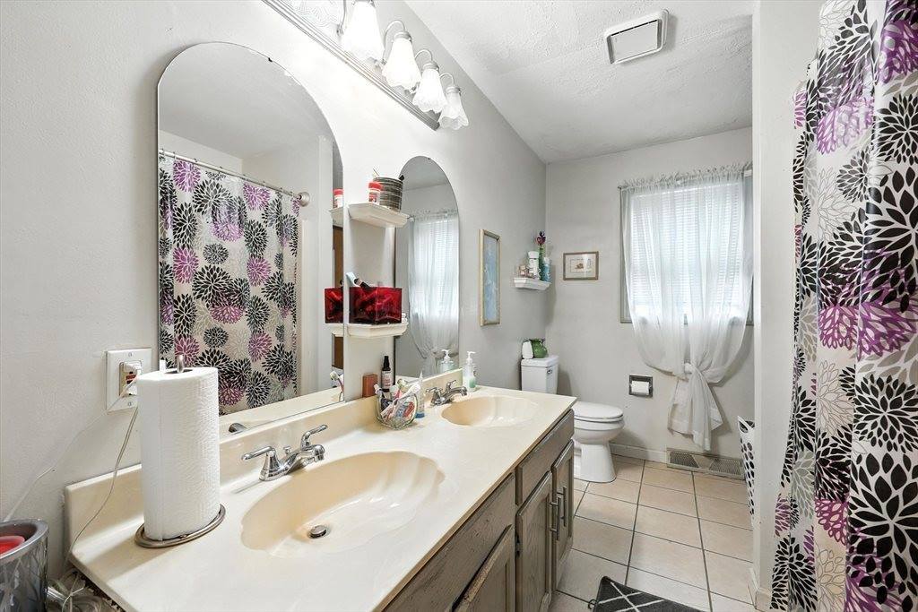 361 Parkerview St, Springfield, MA 01129