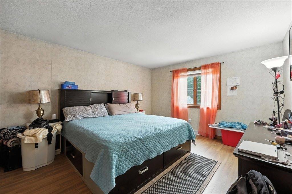 361 Parkerview St, Springfield, MA 01129