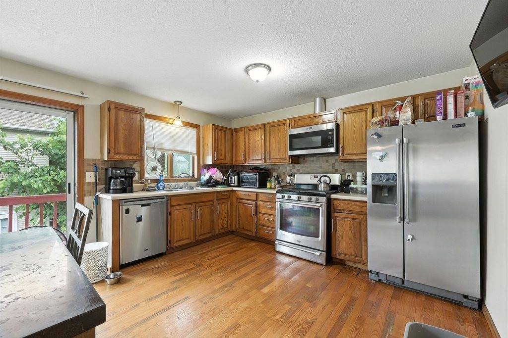 361 Parkerview St, Springfield, MA 01129