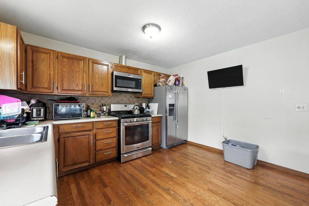 361 Parkerview St, Springfield, MA 01129