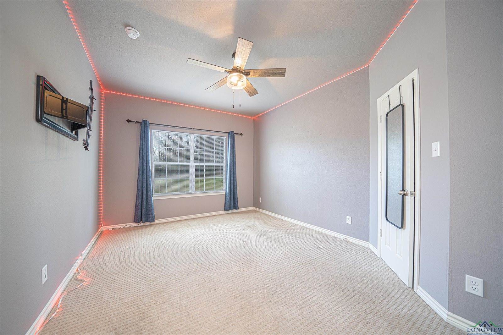 415 Bob White Dr, Gilmer, TX 75645