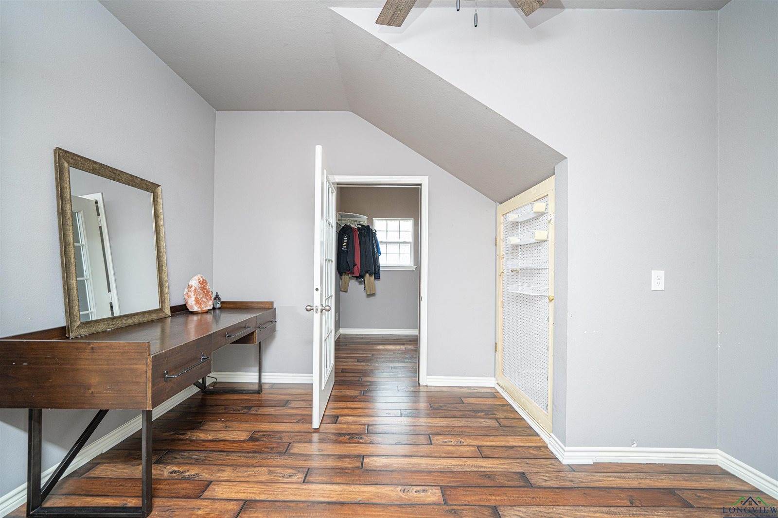 415 Bob White Dr, Gilmer, TX 75645