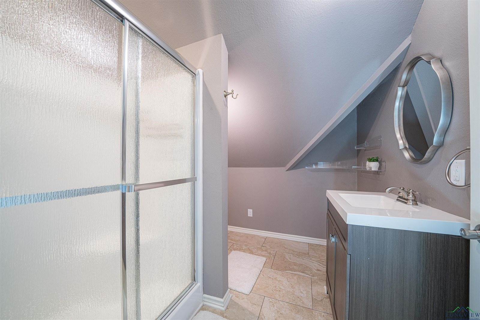 415 Bob White Dr, Gilmer, TX 75645