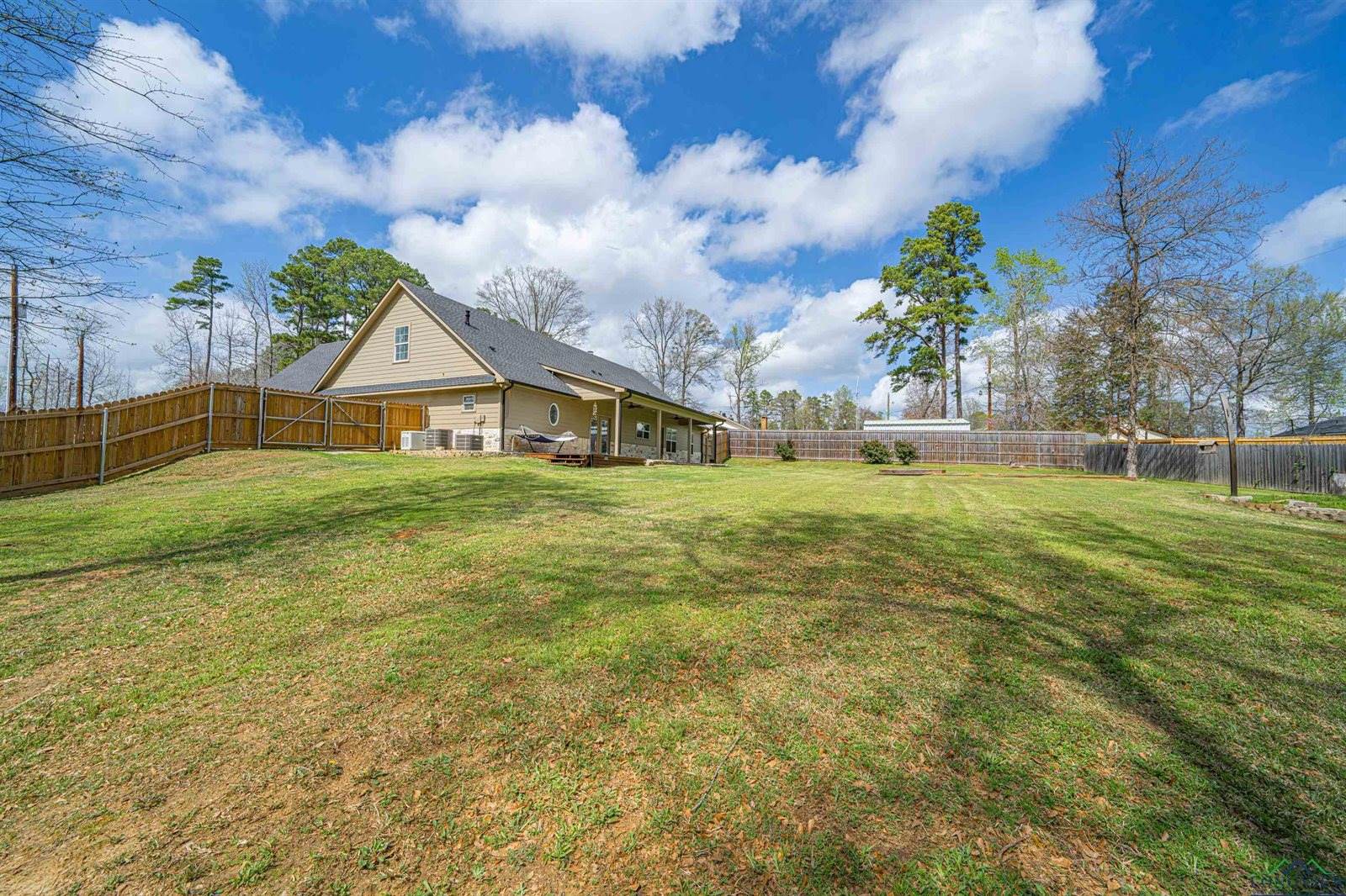 415 Bob White Dr, Gilmer, TX 75645