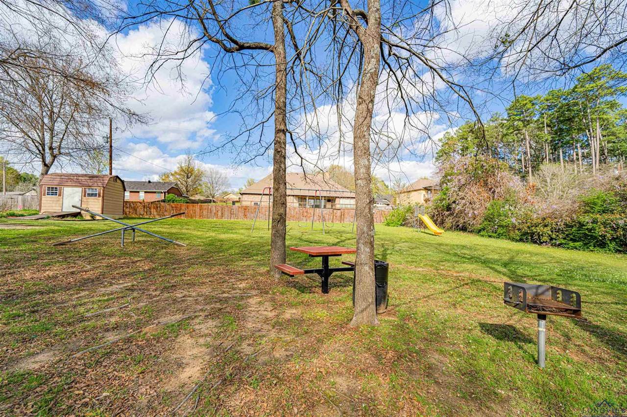 415 Bob White Dr, Gilmer, TX 75645