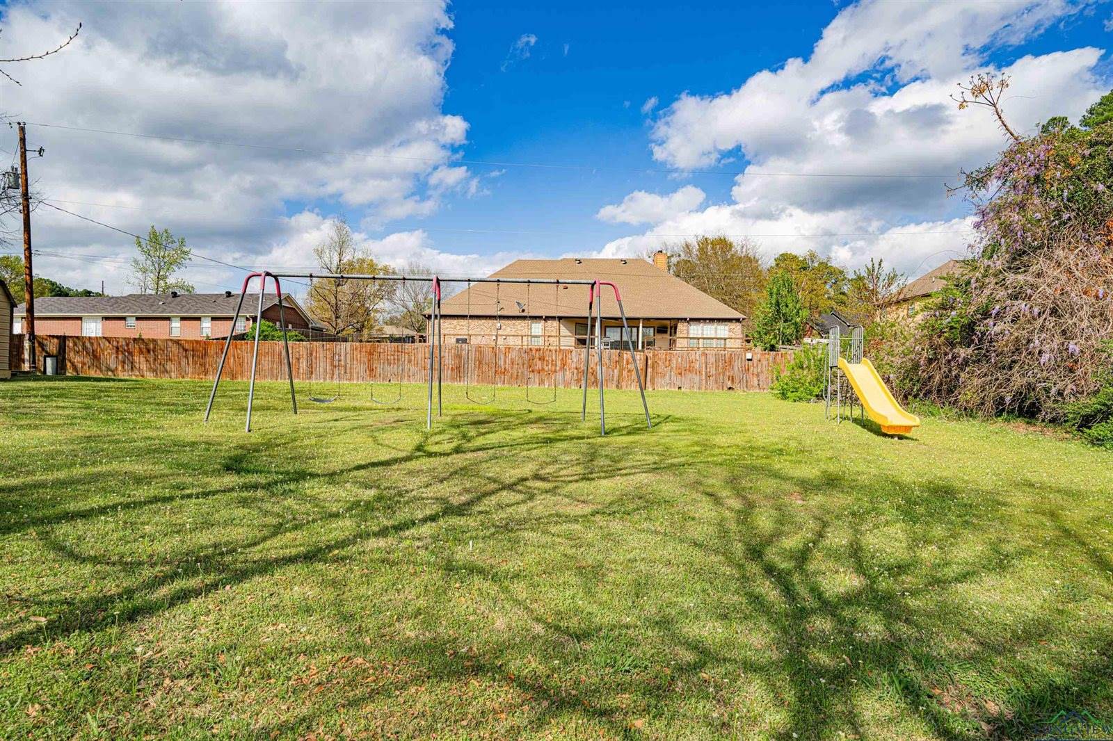 415 Bob White Dr, Gilmer, TX 75645