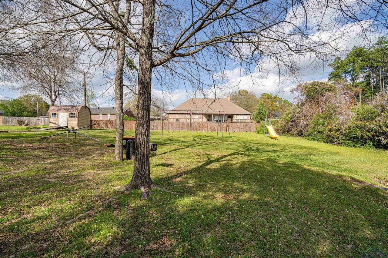 415 Bob White Dr, Gilmer, TX 75645