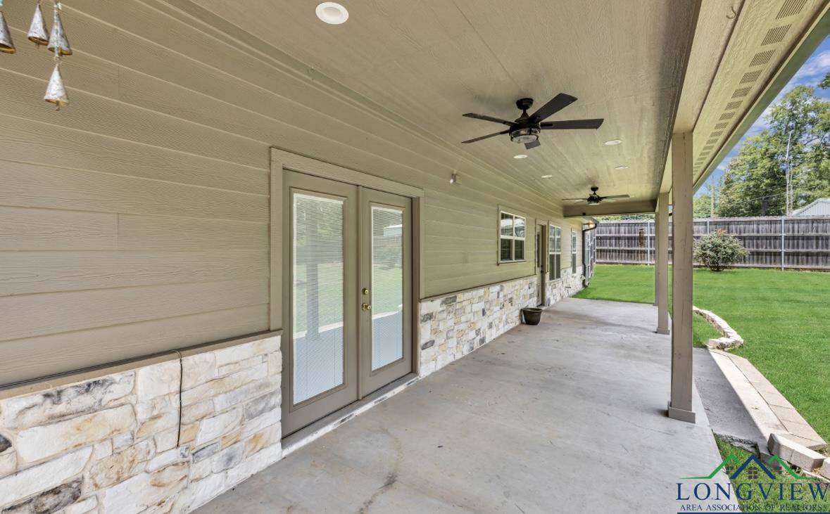 415 Bob White Dr, Gilmer, TX 75645