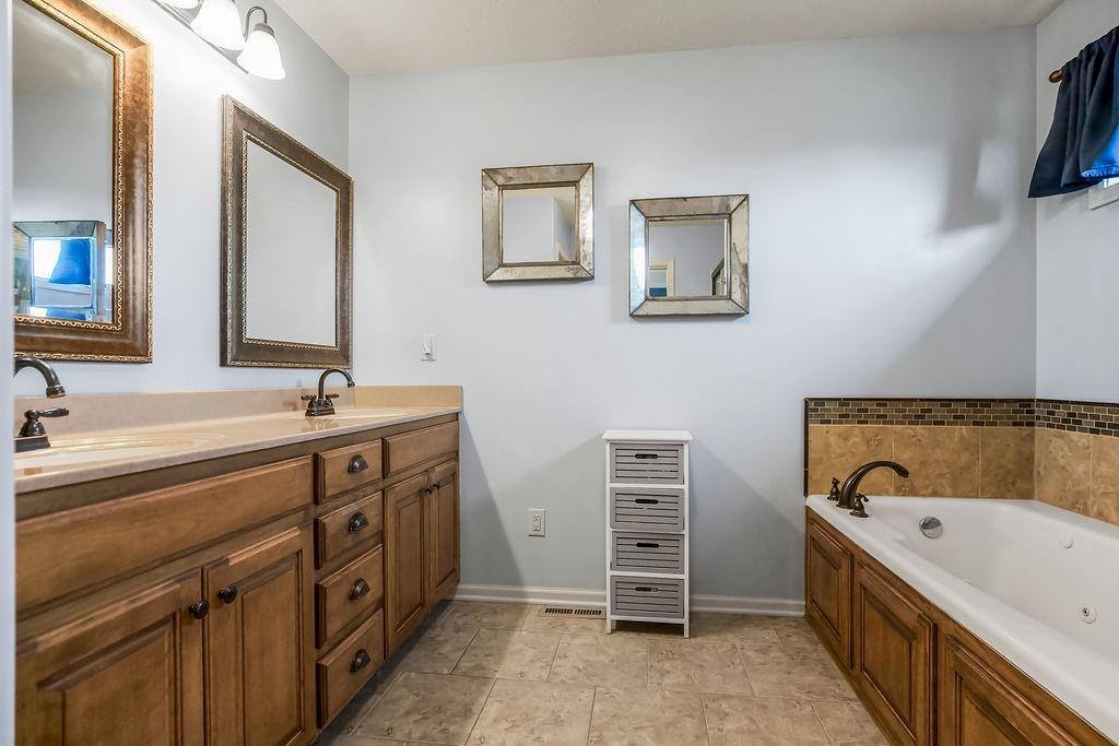 488 South 137th Place, Bonner Springs, KS 66012