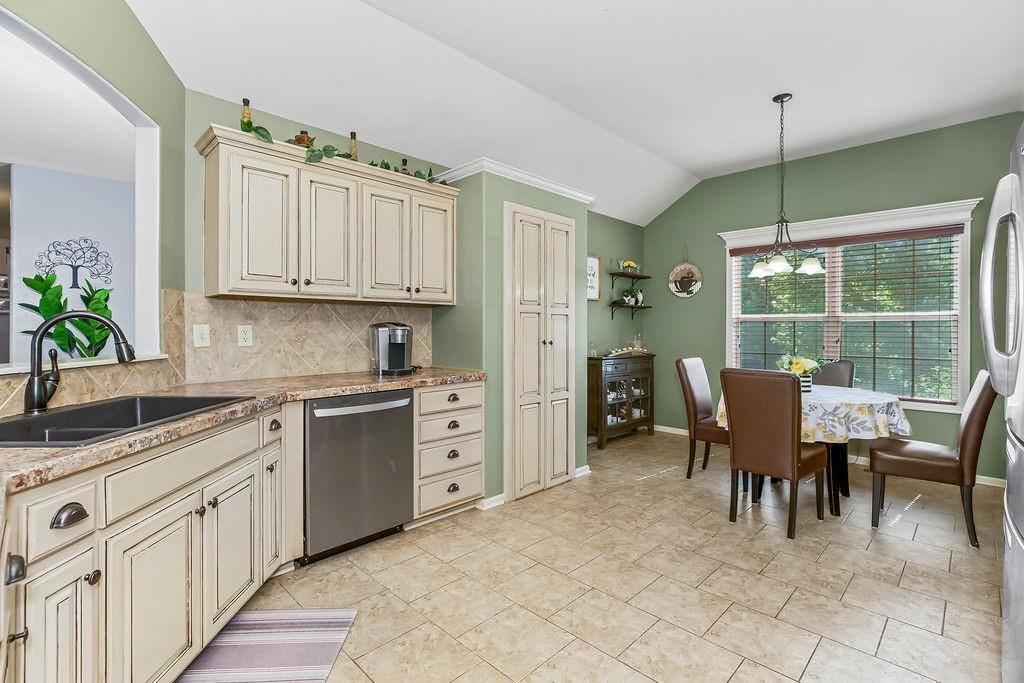 488 South 137th Place, Bonner Springs, KS 66012