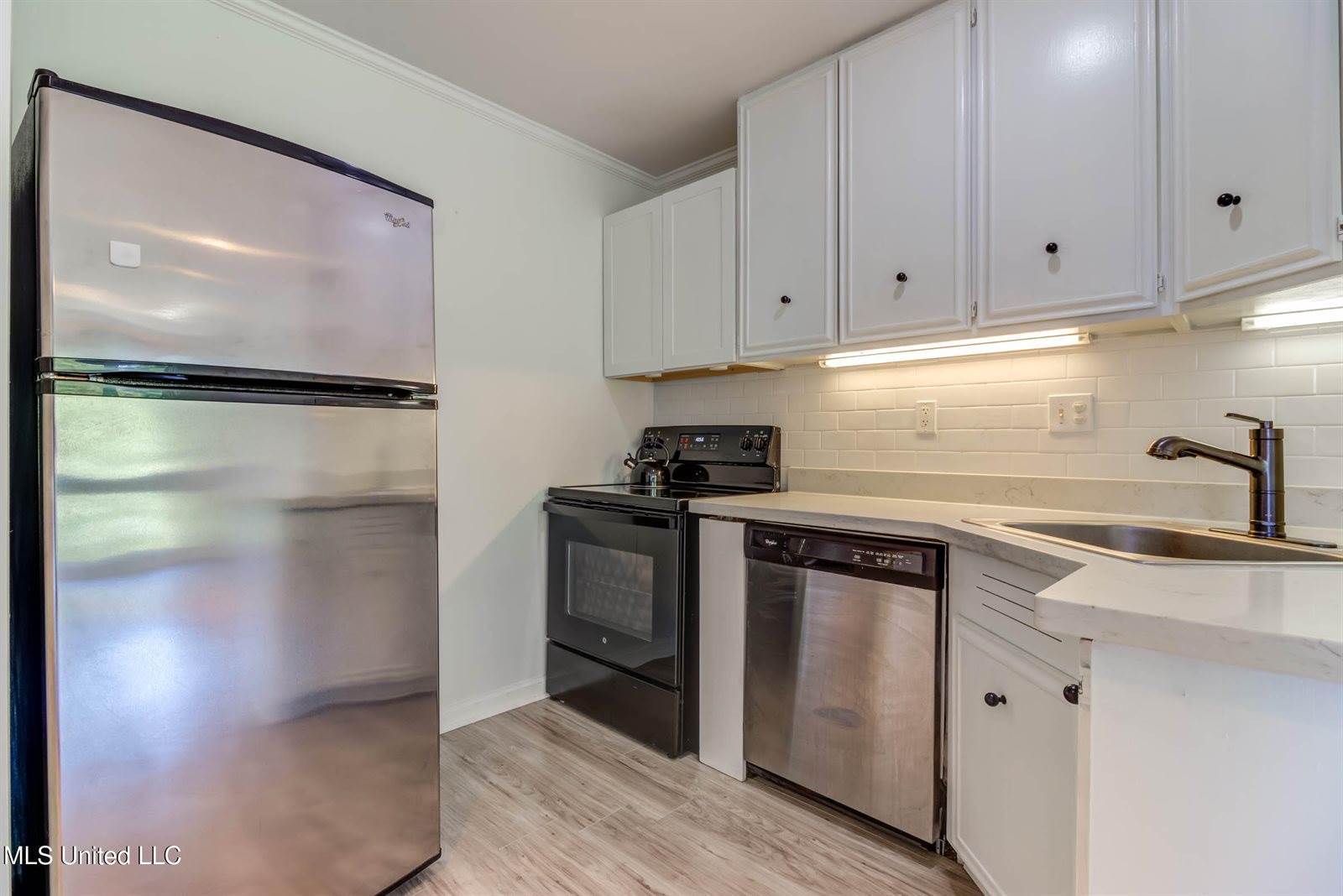 229 Lakeside Villa, #E, Diamondhead, MS 39525